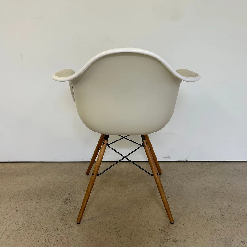 Vitra / Eames Plastic Armchair DAW / Armlehnstuhl