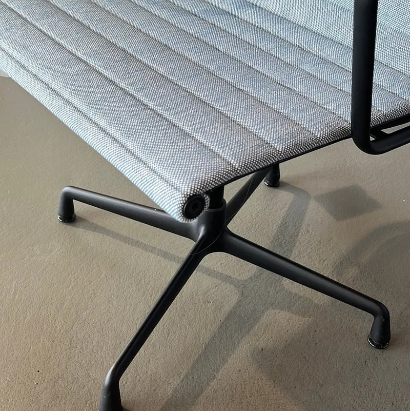 Vitra / ALU CHAIR EA 104 / Sessel