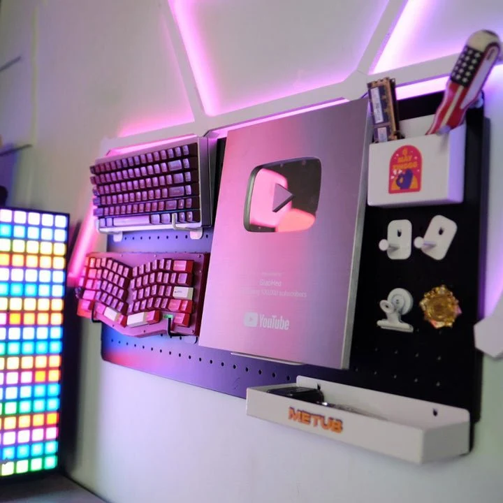 Wandmontiertes Gaming-Pegboard-Set